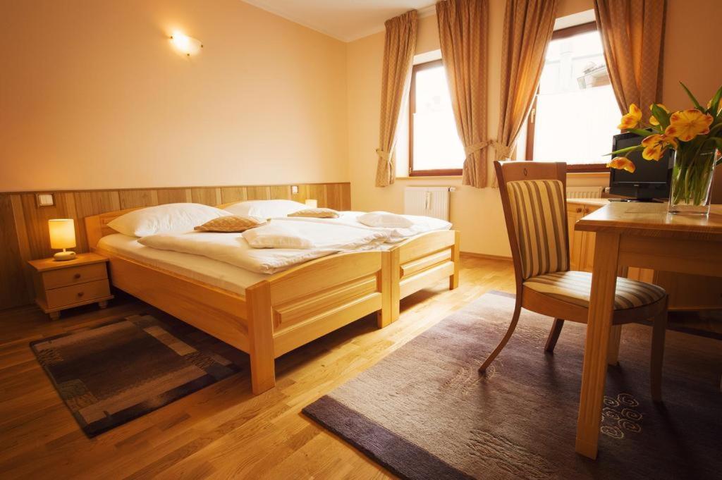 Hotel Karpatsky Dvor Lozorno Luaran gambar