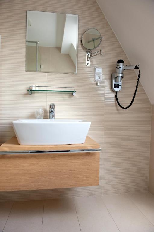 Hotel Karpatsky Dvor Lozorno Bilik gambar