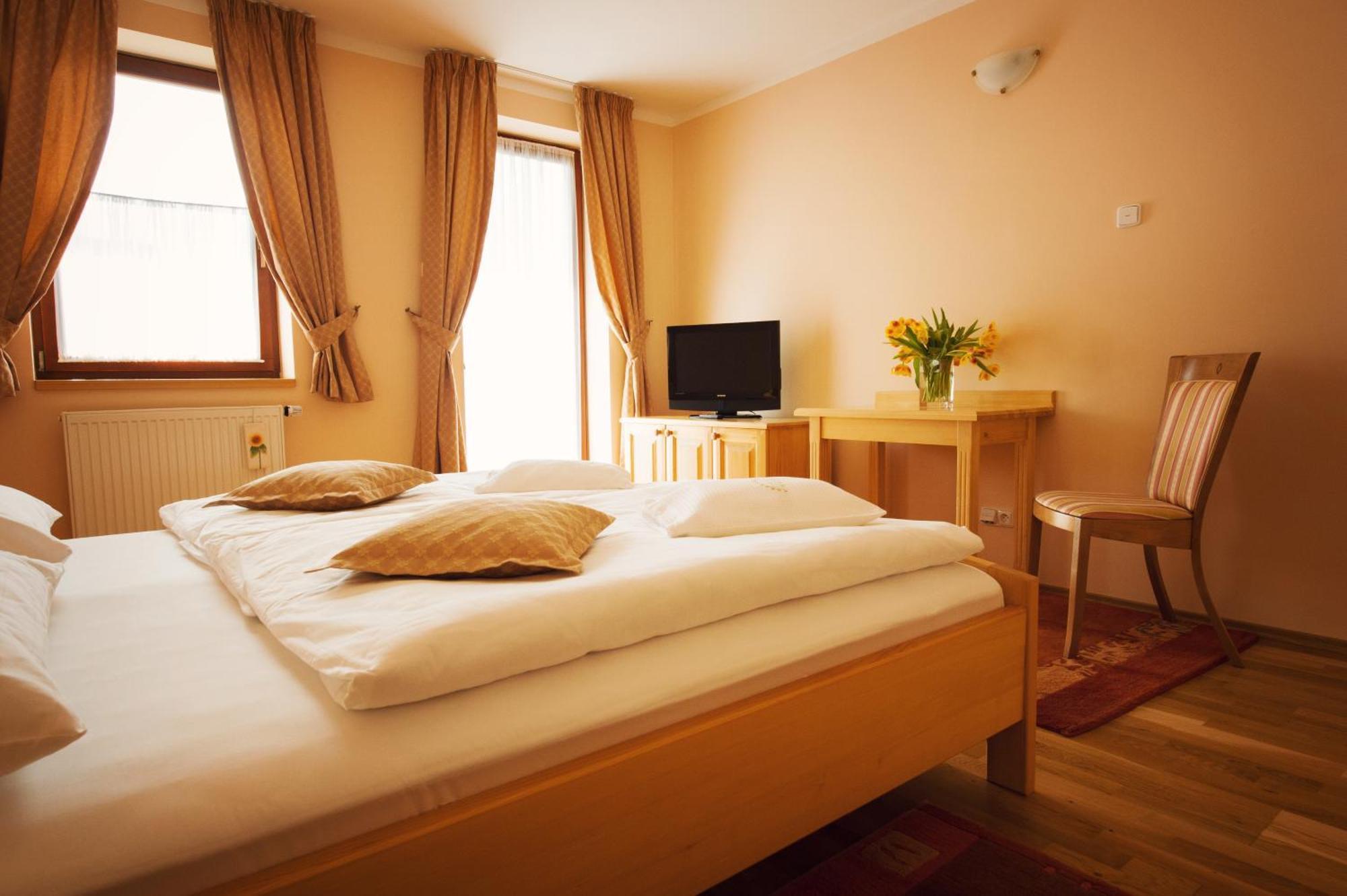 Hotel Karpatsky Dvor Lozorno Luaran gambar