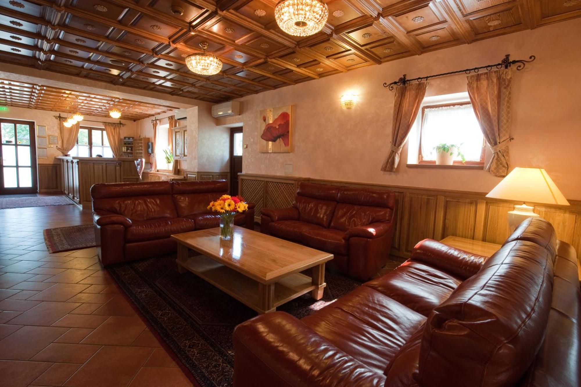 Hotel Karpatsky Dvor Lozorno Luaran gambar