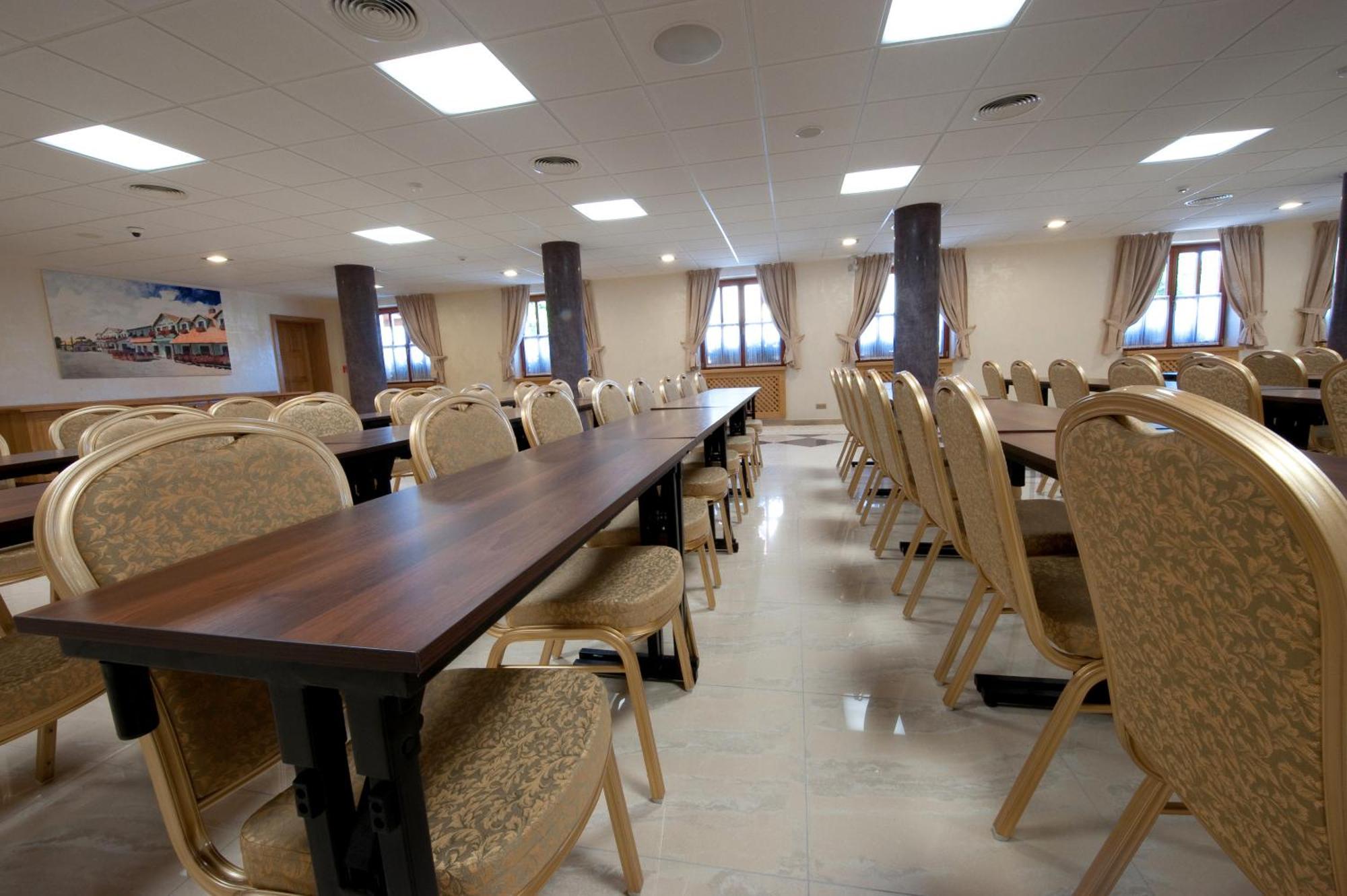 Hotel Karpatsky Dvor Lozorno Luaran gambar