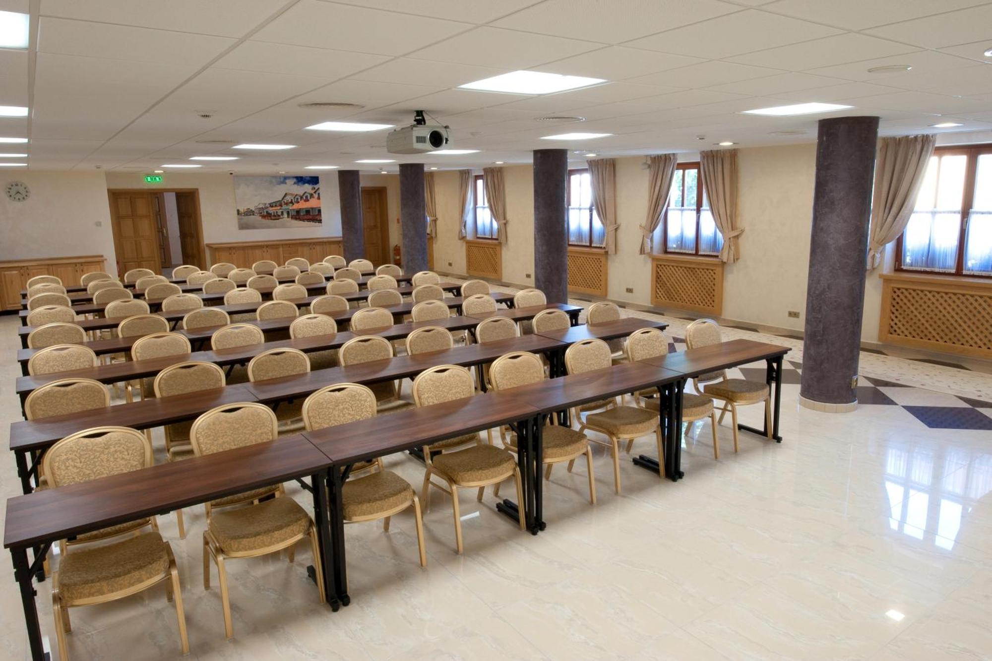 Hotel Karpatsky Dvor Lozorno Luaran gambar