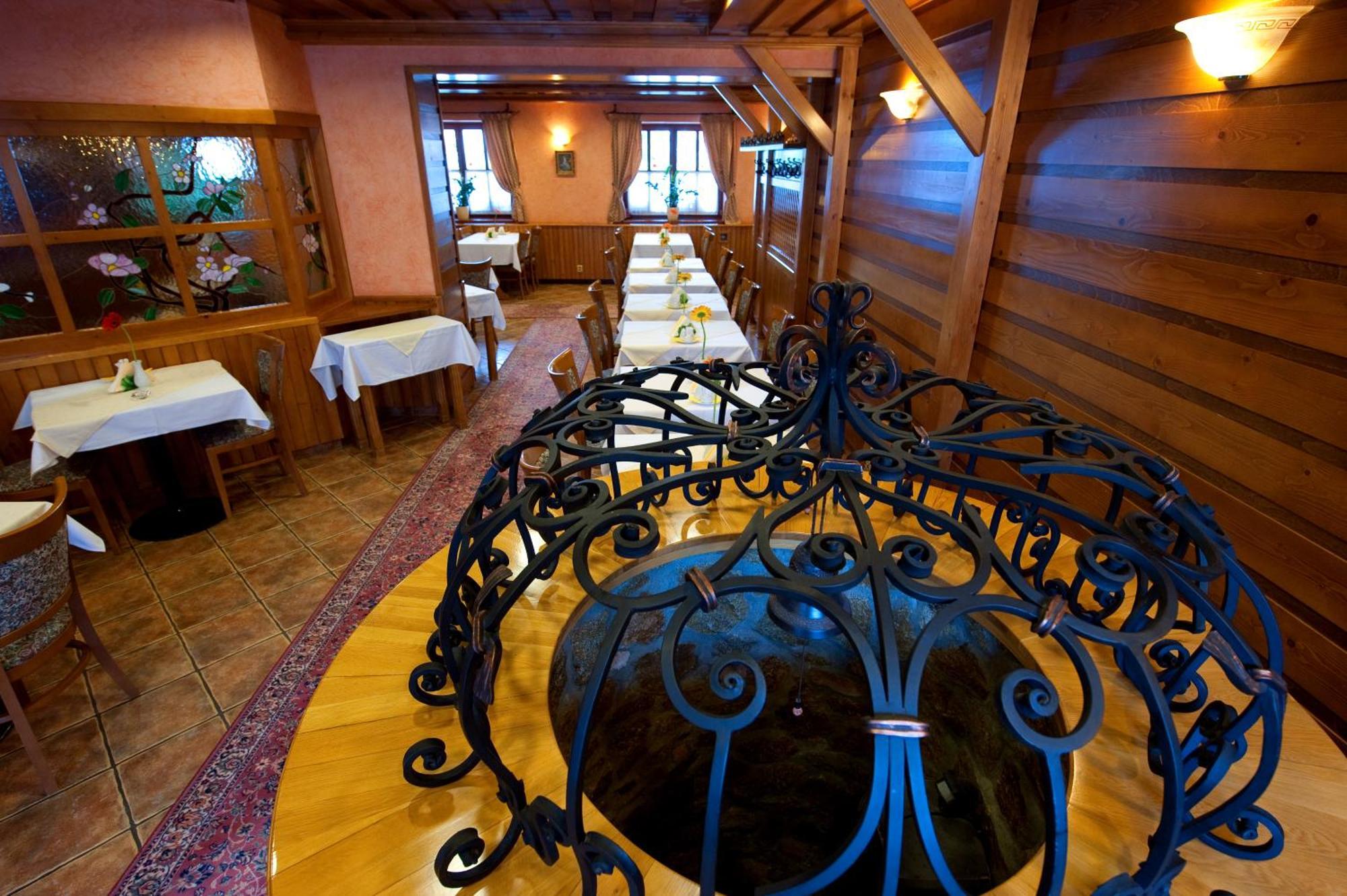Hotel Karpatsky Dvor Lozorno Luaran gambar